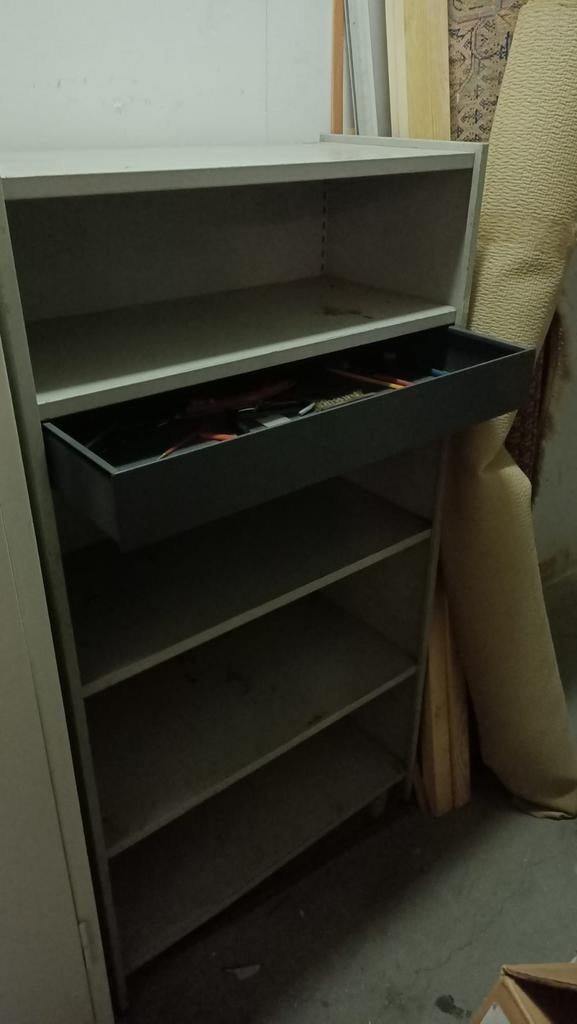 Stalen kast voor in garage of schuur., Huis en Inrichting, Kasten | Roldeurkasten en Archiefkasten, Ophalen, Gebruikt, 100 tot 150 cm