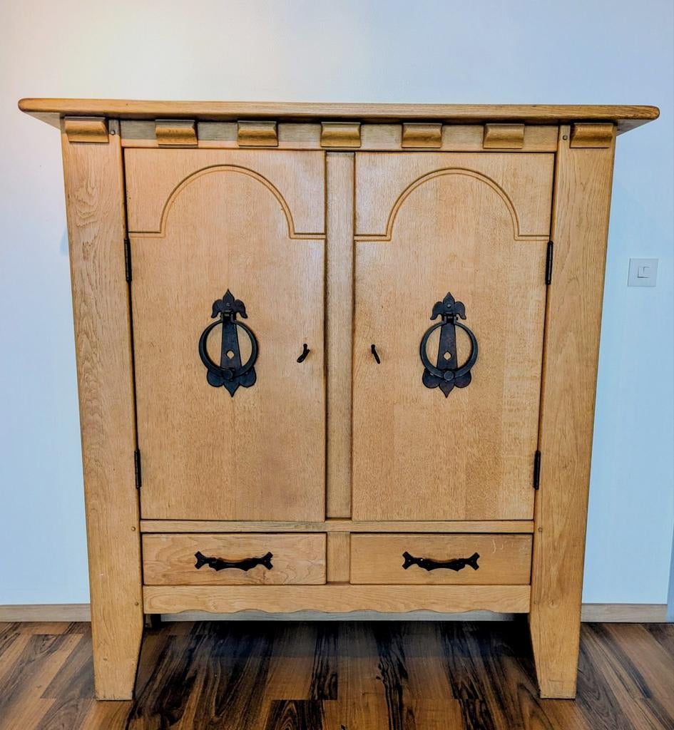 2-deurs Eikenhouten Wandkast Gietijzer Bram Sprij, Ophalen, Gebruikt, 25 tot 50 cm, 100 tot 150 cm