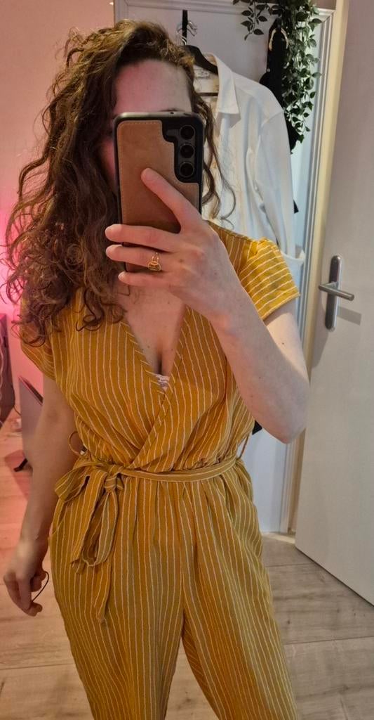 Okergele jumpsuit met witte strepen, Kleding | Dames, Jumpsuits, Ophalen of Verzenden, Zo goed als nieuw, Geel