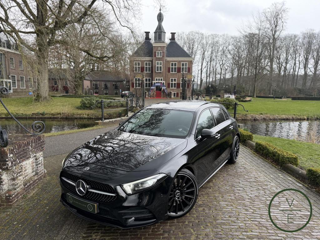 Mercedes-Benz A-klasse 250 | AMG | Night | Burmester | Pano, Auto's, Stof, Gebruikt, Euro 6, 4 cilinders