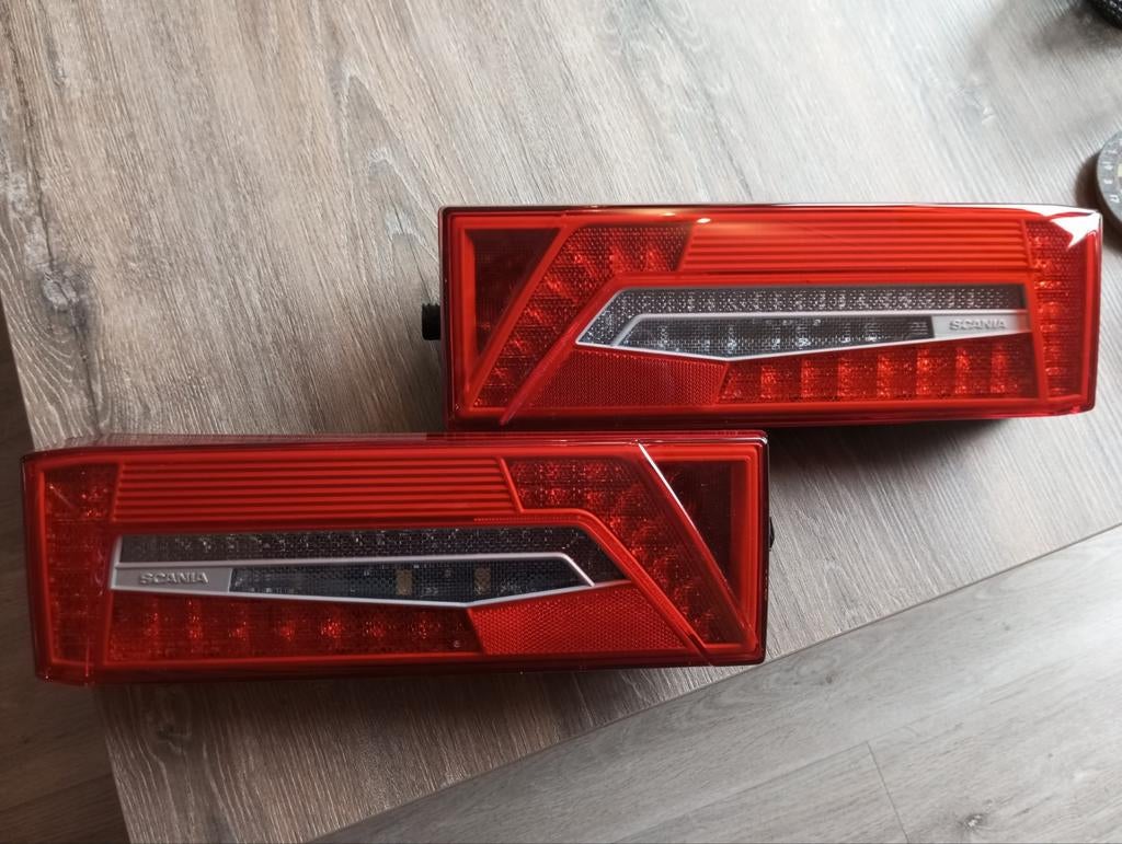 Achterlichten Volvo Mercedes scania, Ophalen