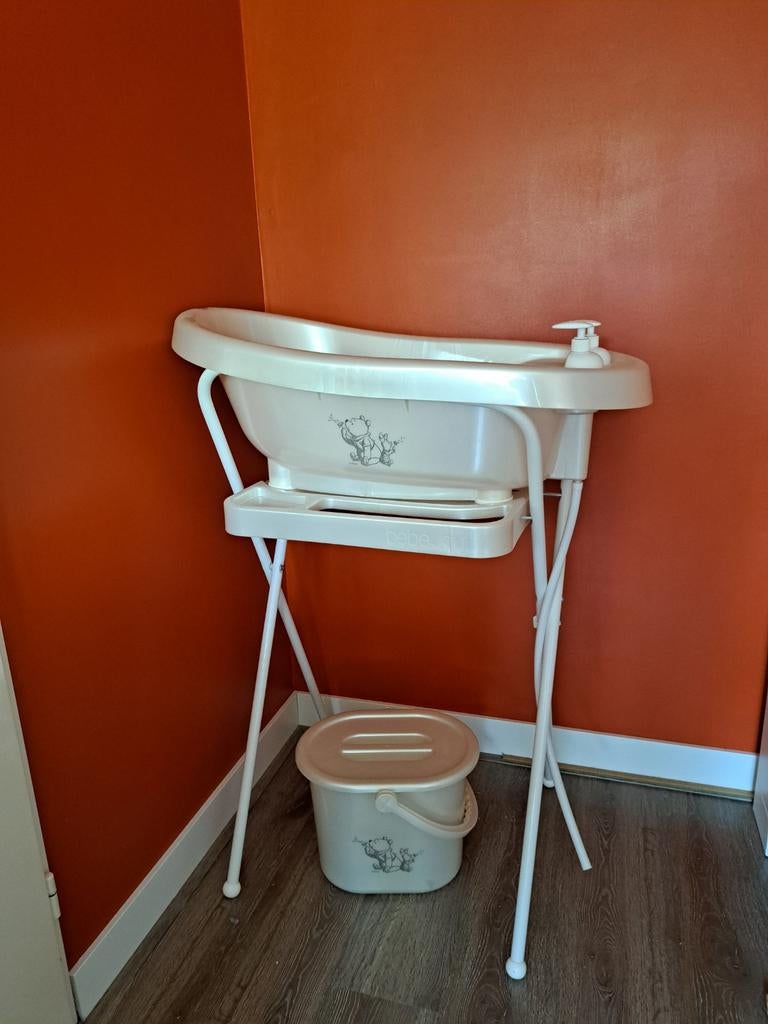 Zgan baby bad + luieremmer bebe jou / wit / winny the pooh, Kinderen en Baby's, Badjes en Verzorging, Ophalen, Zo goed als nieuw