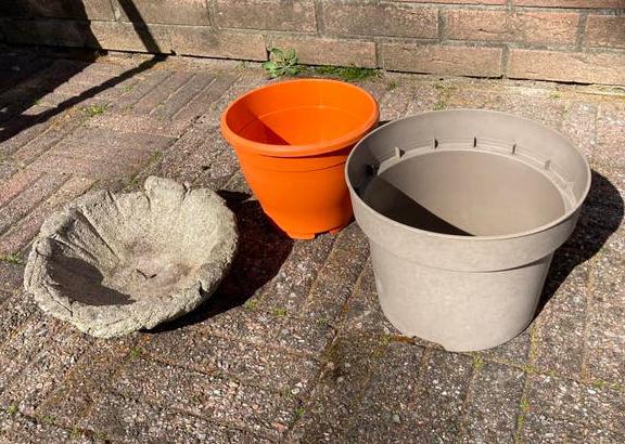 bloempotten en schaal voor buiten, Ophalen, Kunststof, Rond, Zo goed als nieuw
