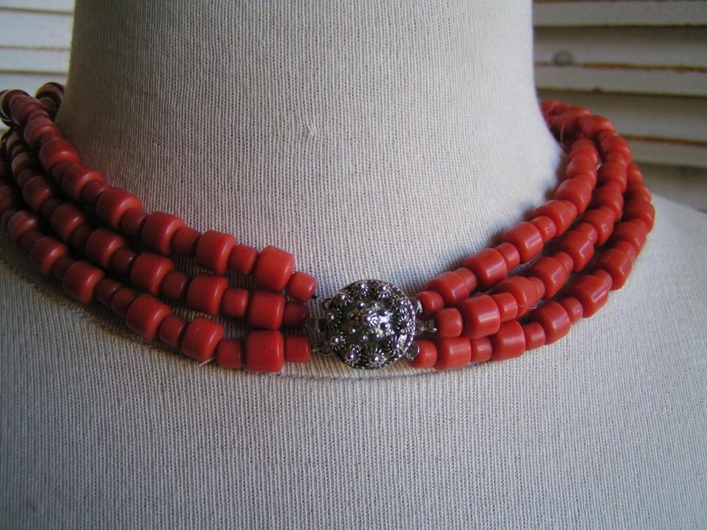 3-strengs ketting van bloedkoraal zeeuws slotje nr XX 287, Verzenden, Overige materialen, Ketting