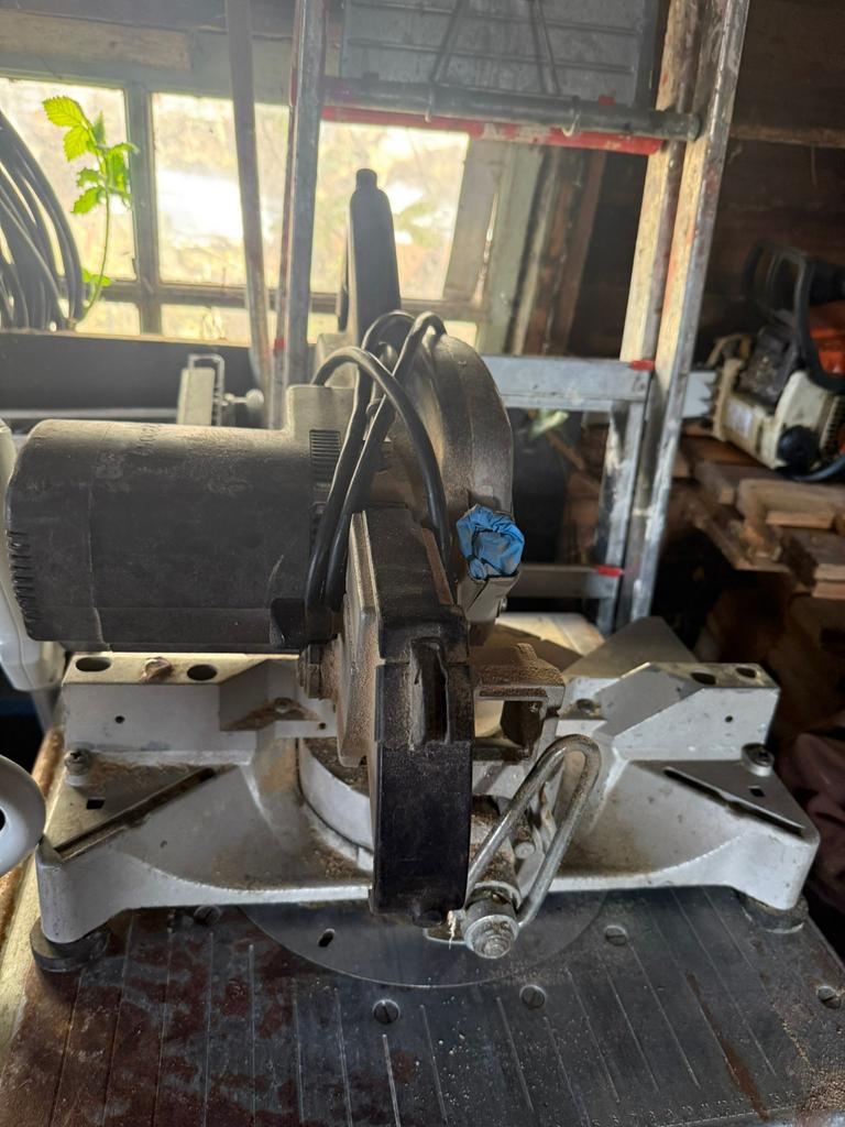 Afkort zaag, Ophalen, Gebruikt, 600 tot 1200 watt, Afkortzaag