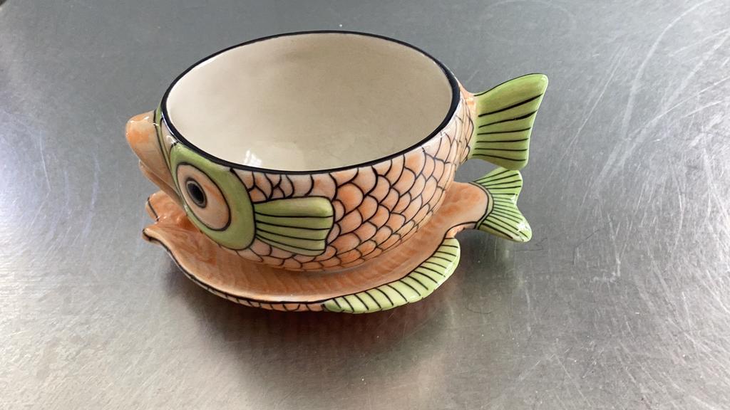 Schaaltje vis met schotel, Keramiek, Nieuw, Ophalen of Verzenden, Schaal of Schalen