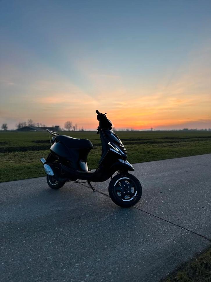Zip 70cc met wok, Fietsen en Brommers, Scooters | Piaggio, Zo goed als nieuw, Zip, Tweetakt, Ophalen