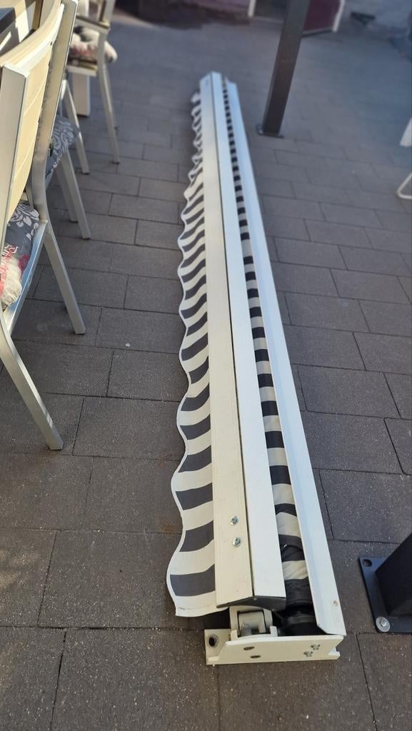 Electrischch knikarm zonnescherm 3.30 / 2.5 €70, Tuin en Terras, Zonneschermen, Ophalen, Gebruikt, Elektrisch, 150 tot 300 cm