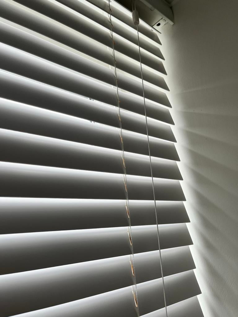 Nieuwe houten jaloezie 50mm, Ophalen of Verzenden, Nieuw, Wit, 150 tot 200 cm
