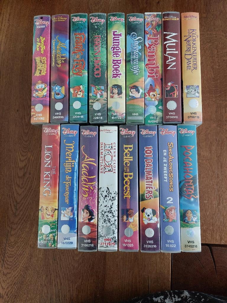 Disney videobanden 17 stuks, Verzamelen, Disney, Ophalen, Overige figuren, Zo goed als nieuw, Beeldje of Figuurtje