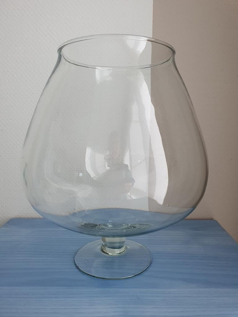 Grote glazen vaas op voet 25 cm hoog, Ophalen