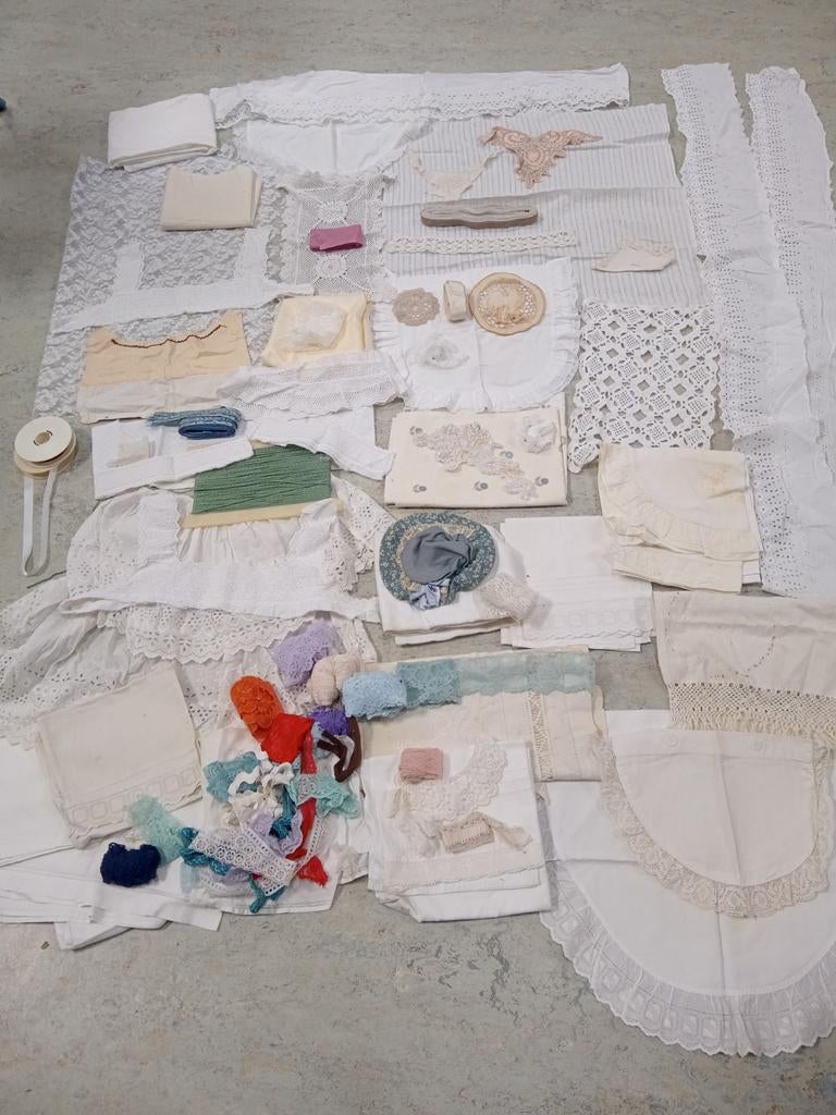 Ouderwetse kantjes kleedjes lapjes sloopjes lint, Ophalen of Verzenden, Gebruikt, Kant