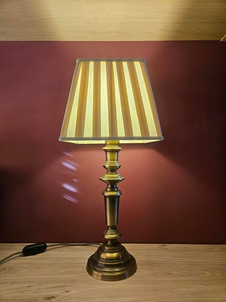 Klassieke Tafellamp met Gestreepte Kap, Huis en Inrichting, Lampen | Tafellampen, Zo goed als nieuw, 50 tot 75 cm, Metaal, Stof
