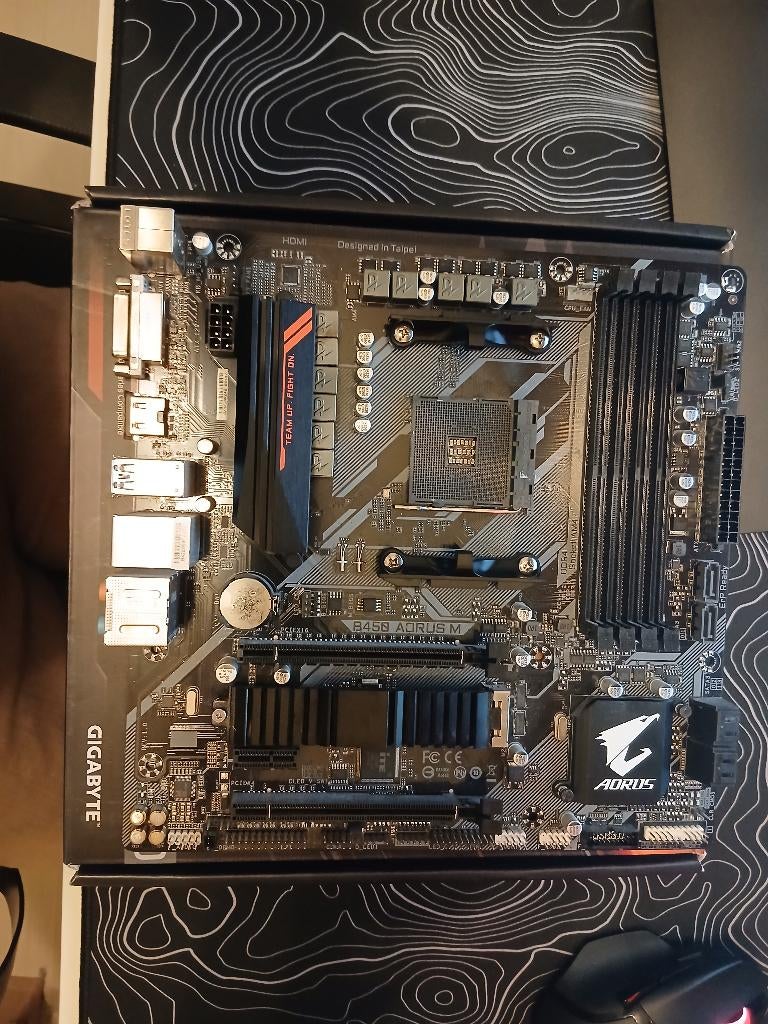 Gigabyte B450 Aorus M - Ryzen 5000 Ready - Compleet in doos, DDR4, Ophalen of Verzenden, Zo goed als nieuw, Micro-ATX