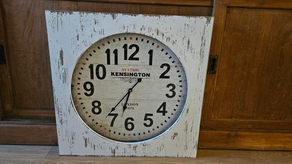 Wandklok 60x60 Kensington Station, Huis en Inrichting, Woonaccessoires | Klokken, Ophalen