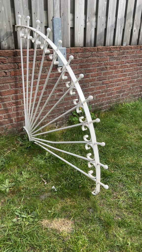Decoratief sierhekwerk, wit metaal, halfrond, Ophalen, Gebruikt, IJzer, Sierhekwerk
