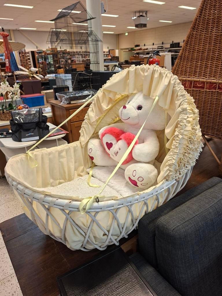 Witte houten wieg met crème bekleding, Kinderen en Baby's, Babywiegjes en Ledikanten, Ophalen