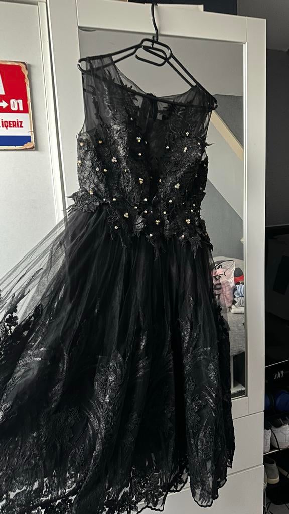 Elegante Zwarte Galajurk met Kant en Pailletten, Kleding | Dames, Gelegenheidskleding, Zo goed als nieuw, Galajurk, Maat 38/40 (M)