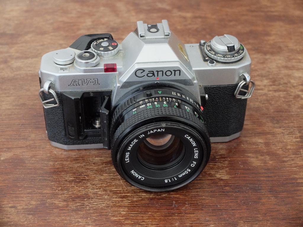 Canon AV1 (defect) met FD 50mm 1.8, Ophalen of Verzenden, Niet werkend, Spiegelreflex, Canon