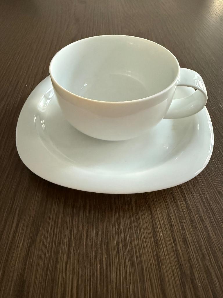 6 Theekopjes  met schoteltjes Rosenthal Suomi wit, Ophalen of Verzenden, Porselein, Overige stijlen, Kop(pen) en/of Schotel(s)