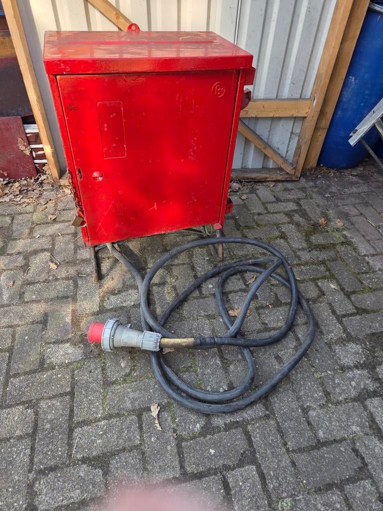 Robuuste bouwstroomkast met diverse aansluitingen, Doe-het-zelf en Verbouw, Elektra en Kabels, Ophalen, Gebruikt, Overige typen
