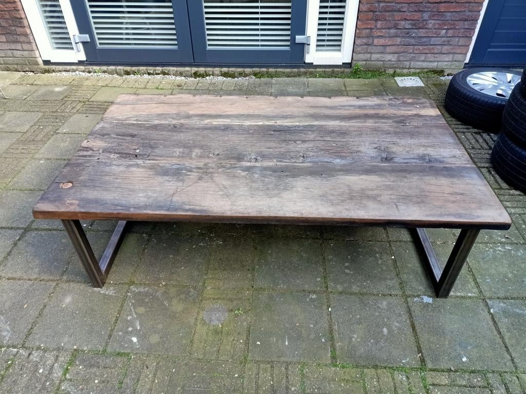 Robuuste salontafel met stalen onderstel, Huis en Inrichting, Tafels | Salontafels, Ophalen