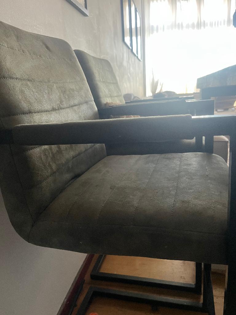 Set Groene barkrukken - stijlvol en comfortabel, Huis en Inrichting, Barkrukken, 4 krukken, Ophalen, Gebruikt, 60 tot 90 cm