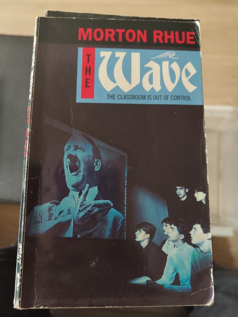 The wave - Morton Rhue 30 stuks, Boeken, Literatuur, Zo goed als nieuw, Ophalen of Verzenden