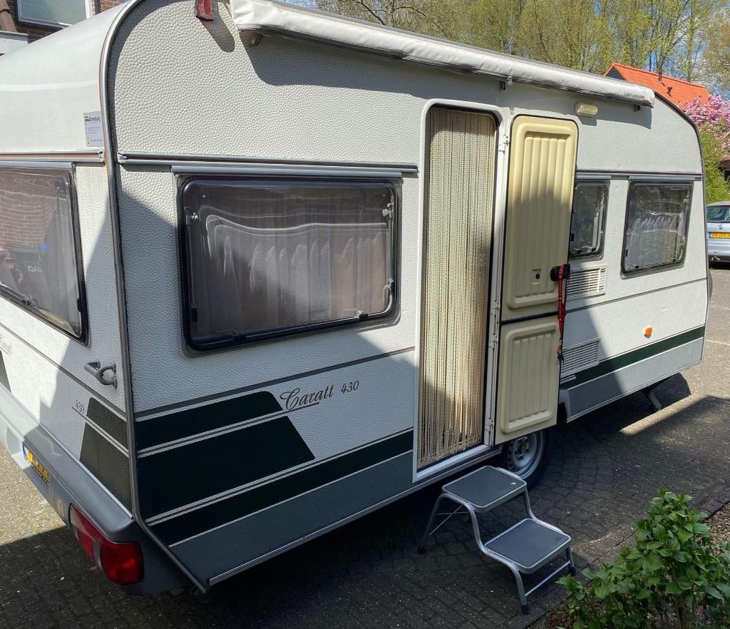 Chateau Caratt 430 met voortent, Caravans en Kamperen, Caravans, Particulier, tot en met 4, 750 - 1000 kg, Treinzit, Chateau, Dwarsbed