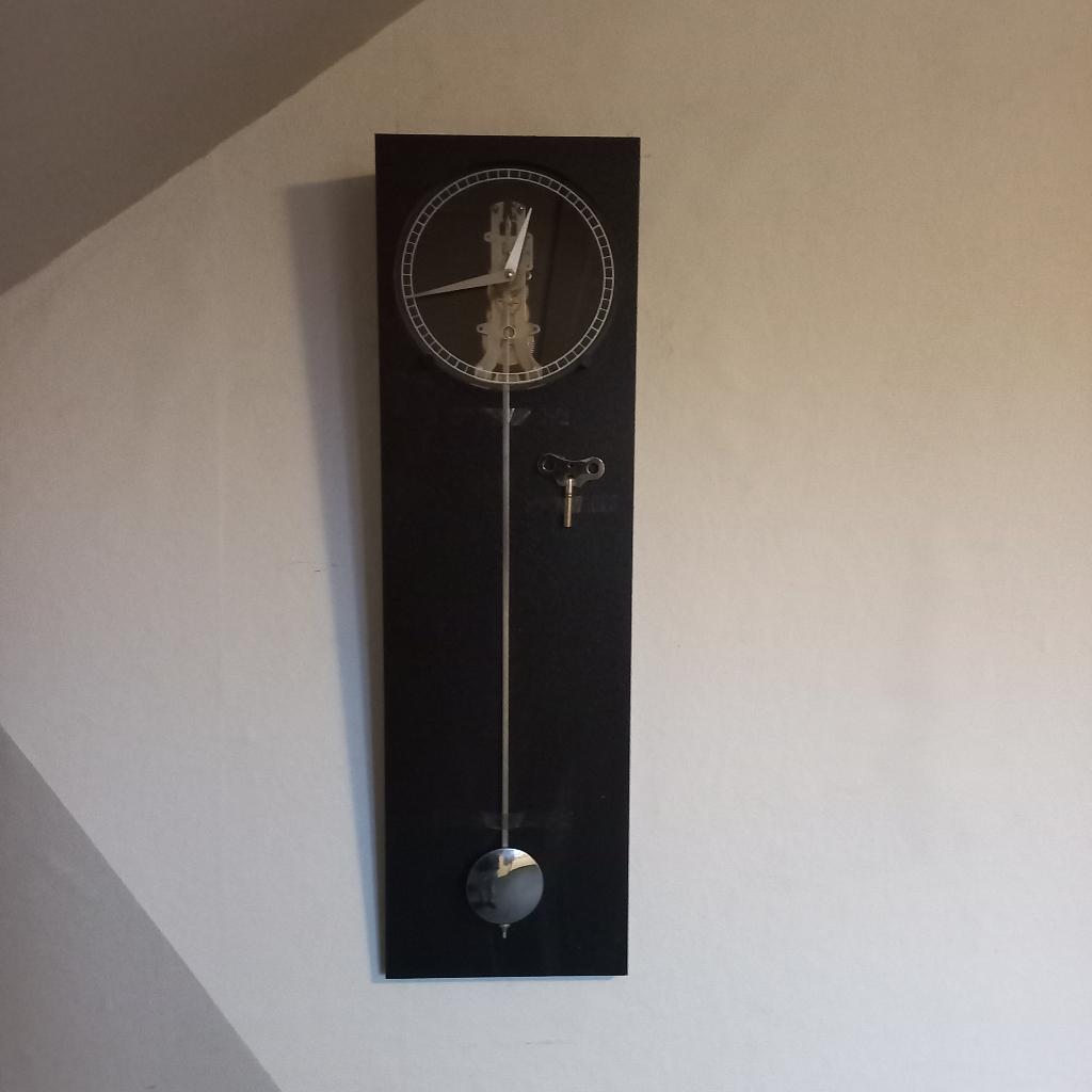 Moderne mechanische slinger klok met opwindsleutel, Ophalen, Zo goed als nieuw, Analoog, Wandklok