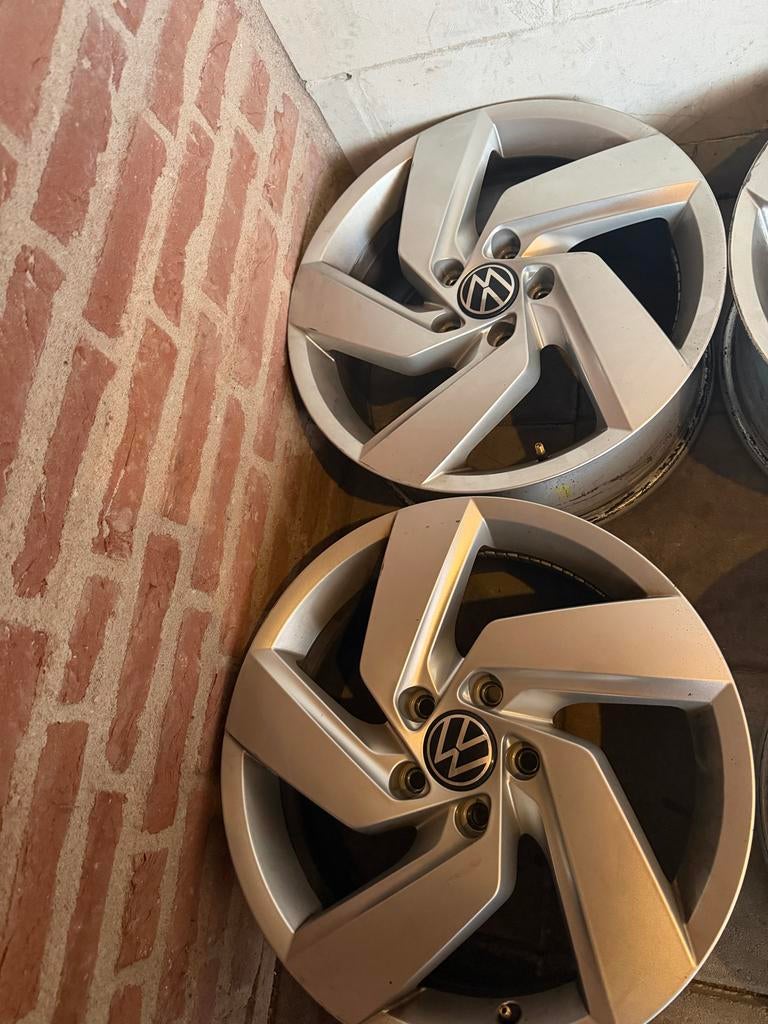 Velgenset 17 inch Volkswagen Golf met zomerbanden, Gebruikt, Banden en Velgen, 17 inch, Ophalen of Verzenden