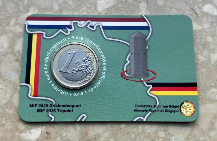 MIF 2025 Drielandenpunt €1 Belgie uitgifte in coincard, Postzegels en Munten, Munten | Europa | Euromunten, België, Ophalen of Verzenden