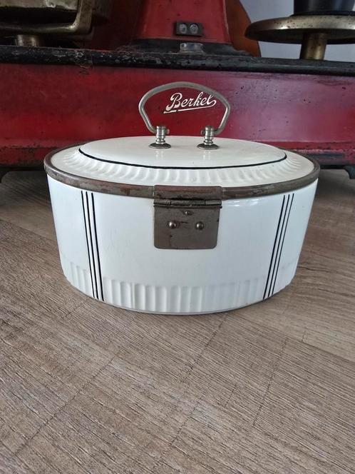 Zeer zeldzame antiek porseleinen lunchbox Villeroy

Boch WMF, Antiek en Kunst, Antiek | Porselein, Ophalen of Verzenden