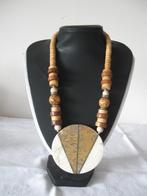 Houten ketting met grote hanger apart bijzonder goede staat, Ophalen of Verzenden, Zo goed als nieuw, Bruin, Overige materialen