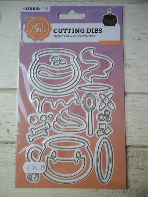 Studio Light Cutting Dies Witch Kettle, Hobby en Vrije tijd, Kaarten | Zelf maken, Nieuw, Pons of Mal, Overige thema's, Verzenden