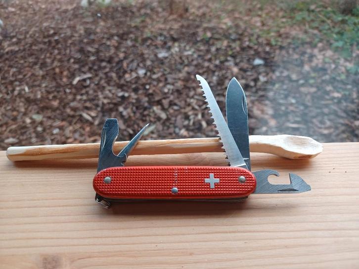 Victorinox Farmer Old Cross, Verzamelen, Scouting, Gebruikt, Embleem, Speld of Insigne, Ophalen of Verzenden