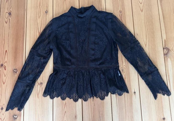 Top / Blouse Nikkie by Kate Moss - Zwart Kant - maat 42, Kleding | Dames, Tops, Zo goed als nieuw, Maat 42/44 (L), Zwart, Lange mouw