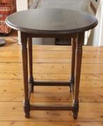 Tafeltje van eikenhout, Ophalen, 50 tot 100 cm, Tot twee personen, 50 tot 100 cm