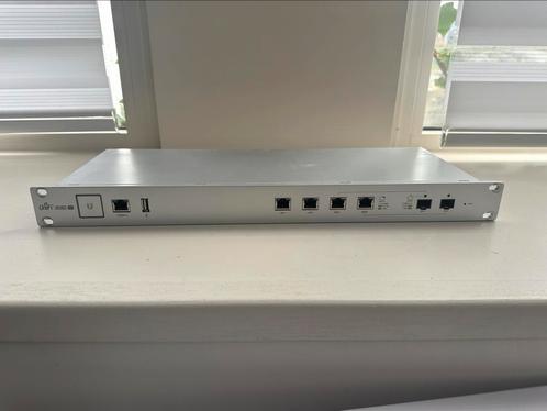 Ubiquiti Unifi USG PRO (USG-PRO-4) Security Gateway Pro, Computers en Software, Netwerk switches, Gebruikt, Ophalen of Verzenden