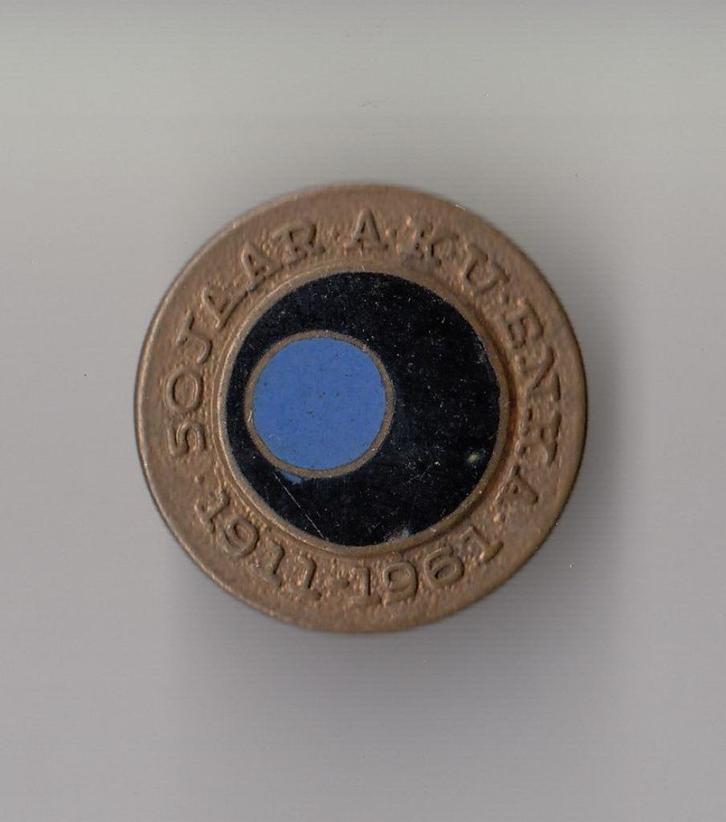 Aku Enka Akzo Nobel broche, Verzamelen, Speldjes, Pins en Buttons, Gebruikt, Speldje of Pin, Overige onderwerpen, Ophalen of Verzenden