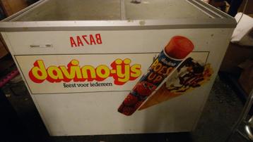 IJsvriezers, displayvriezer met glazen schuifdeuren. Gratis beschikbaar voor biedingen