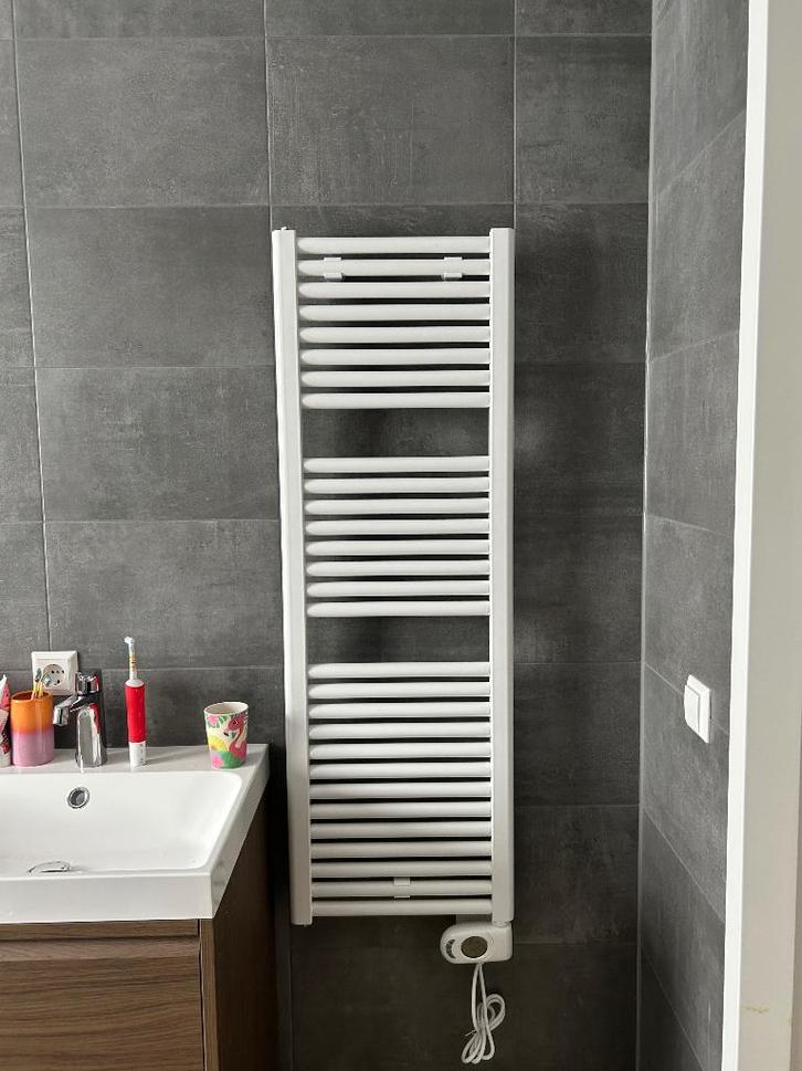 Elektrische badkamer radiator, Doe-het-zelf en Verbouw, Verwarming en Radiatoren, Nieuw, Radiator, 500 tot 800 watt, 80 cm of meer