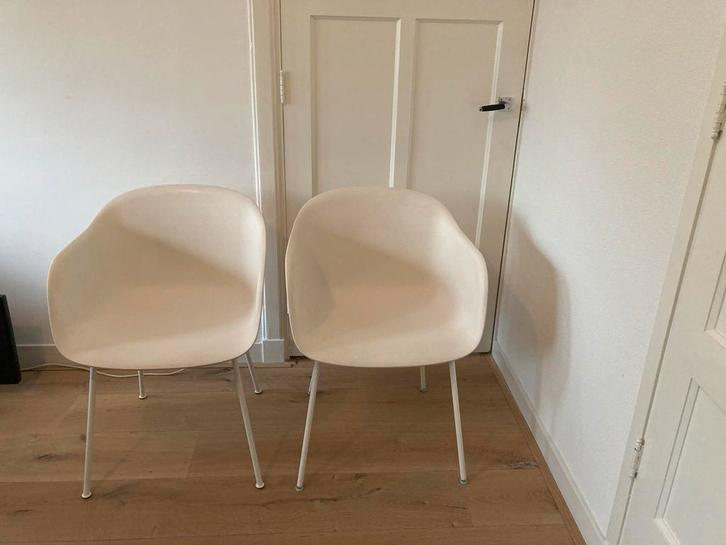Muuto Fiber Stoelen - wit Set van 2, Huis en Inrichting, Stoelen, Zo goed als nieuw, Twee, Kunststof, Wit, Ophalen
