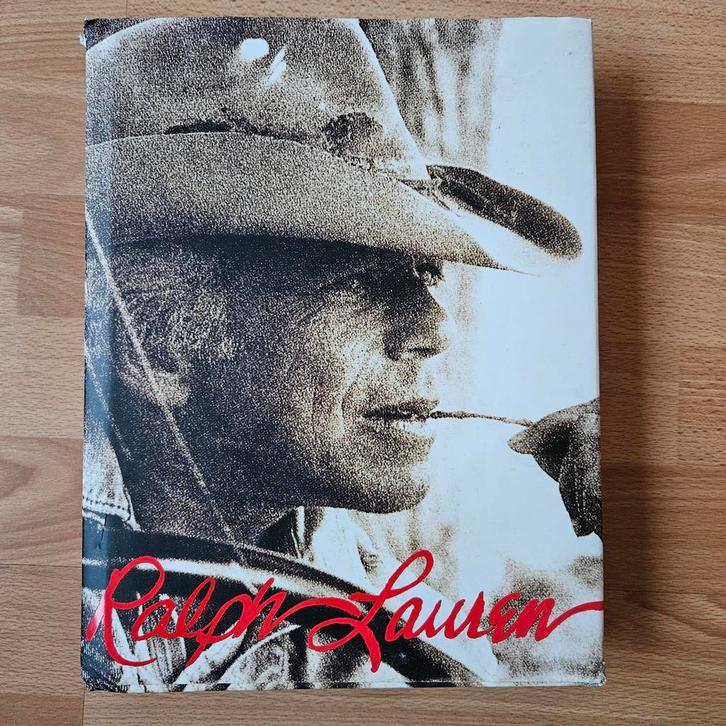 Ralph Lauren by Rizzoli First Edition hardcover met slipcase, Boeken, Overige Boeken, Gelezen, Ophalen of Verzenden