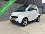 Smart fortwo coupé 1.0 BOMVOL AUT Leder Glazen Dak APK NAP, Achterwielaandrijving, Gebruikt, 17 €/maand, Zwart