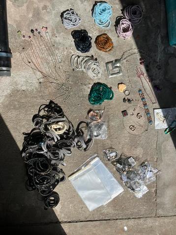 Prachtige partij sieraden (200) armband ketting oorbellen beschikbaar voor biedingen