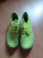 Felgeel/limegroen gekleurde sportschoenen mt 45, Kleding | Heren, Schoenen, Ophalen of Verzenden, Gedragen, Sportschoenen