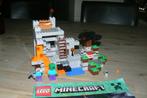 Te koop: Lego Minecraft The Cave 21113 met boekje, Kinderen en Baby's, Speelgoed | Duplo en Lego, Ophalen of Verzenden, Gebruikt