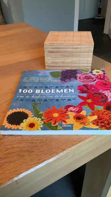 Prachtig boek met 100 patronen van haken  en breien Bloemen beschikbaar voor biedingen