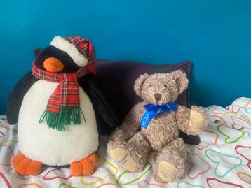 Pinguin en knuffelbeer beschikbaar voor biedingen